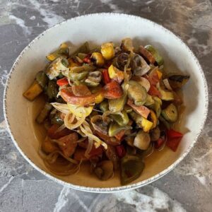 Τουρλού λαχανικών με σαλάμι πεπερόνι